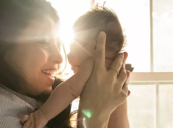 img-mother-lifting-baby-in-sunlight-1200x630px2x.webp