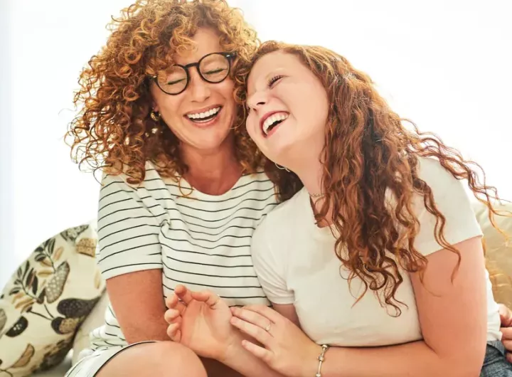 img-mother-and-daughter-lauging-on-cauch-1200x630px2x.webp